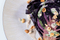 Veganes Rotkraut-Steak mit Haselnuss-Vinaigrette